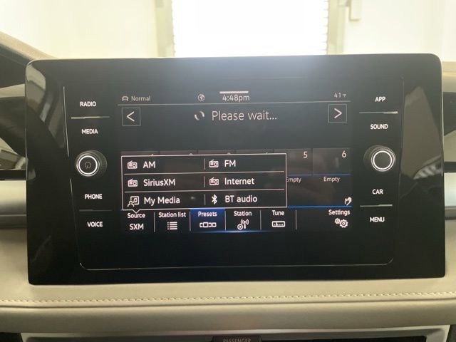 Certified 2025 Volkswagen Taos SE w/ Panoramic Sunroof Package AWD/4WD image 18