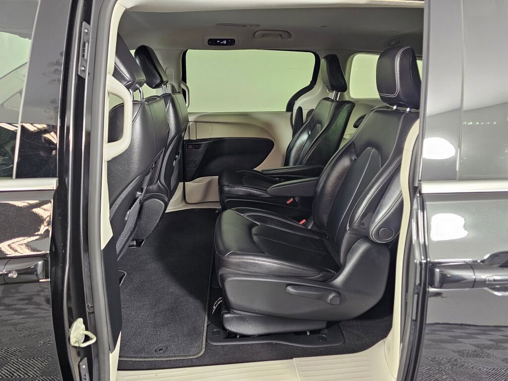 Used 2022 Chrysler Pacifica Touring-L image 33