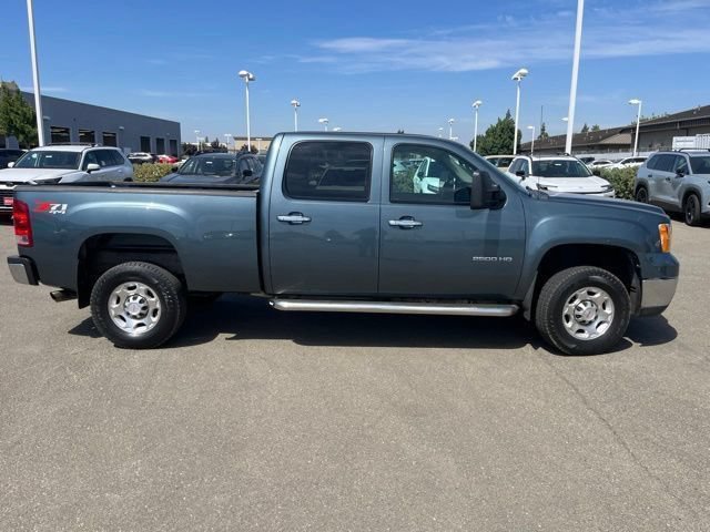 Used 2010 GMC Sierra 2500 SLE w/ Suspension Package, Off-Road AWD/4WD image 3