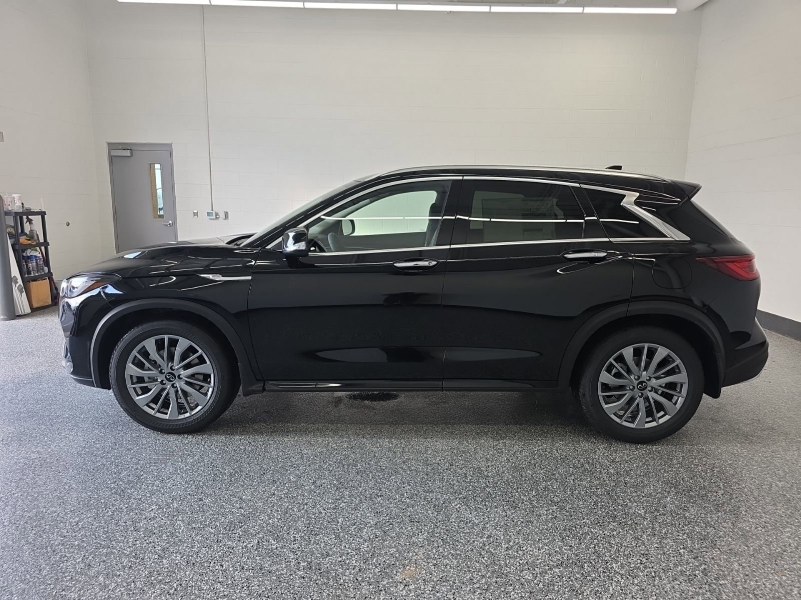 New 2025 INFINITI QX50 Luxe image 2