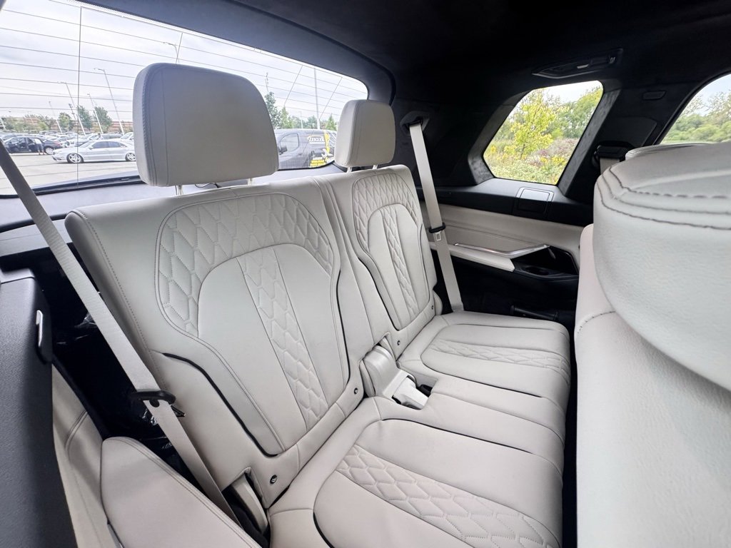 Used 2026 BMW X7 xDrive40i w/ Executive Package image 25