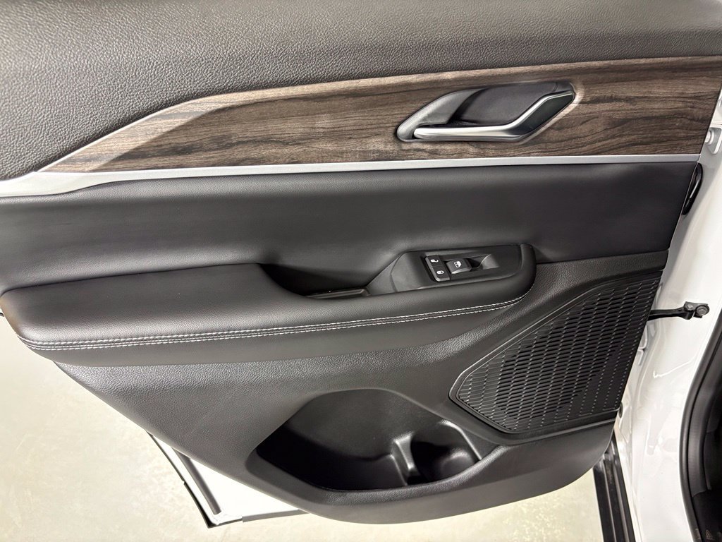 New 2026 Jeep Grand Cherokee Altitude RWD image 36