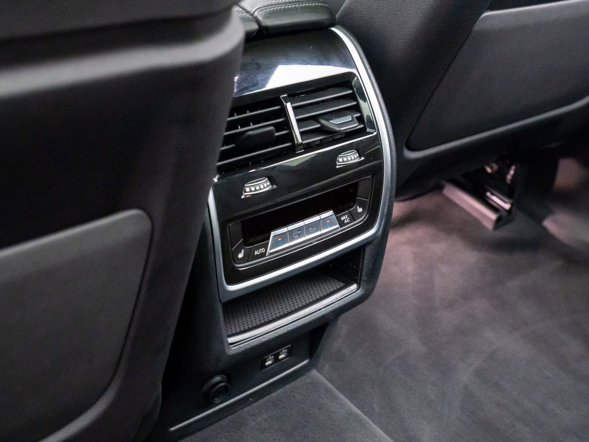 Used 2024 BMW X7 M60i w/ Executive Package image 19