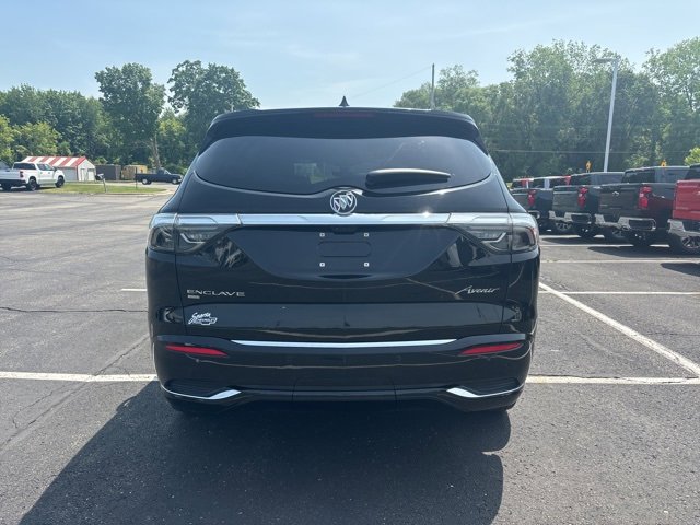 Used 2023 Buick Enclave Avenir image 4