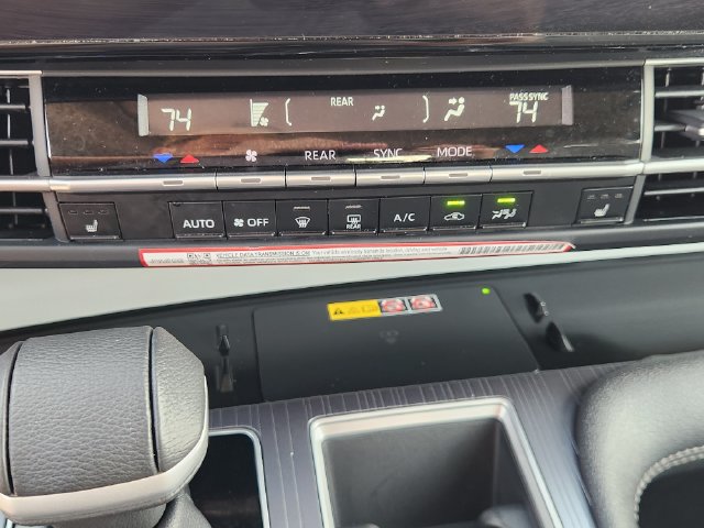 Used 2026 Toyota Sienna XLE FWD image 18