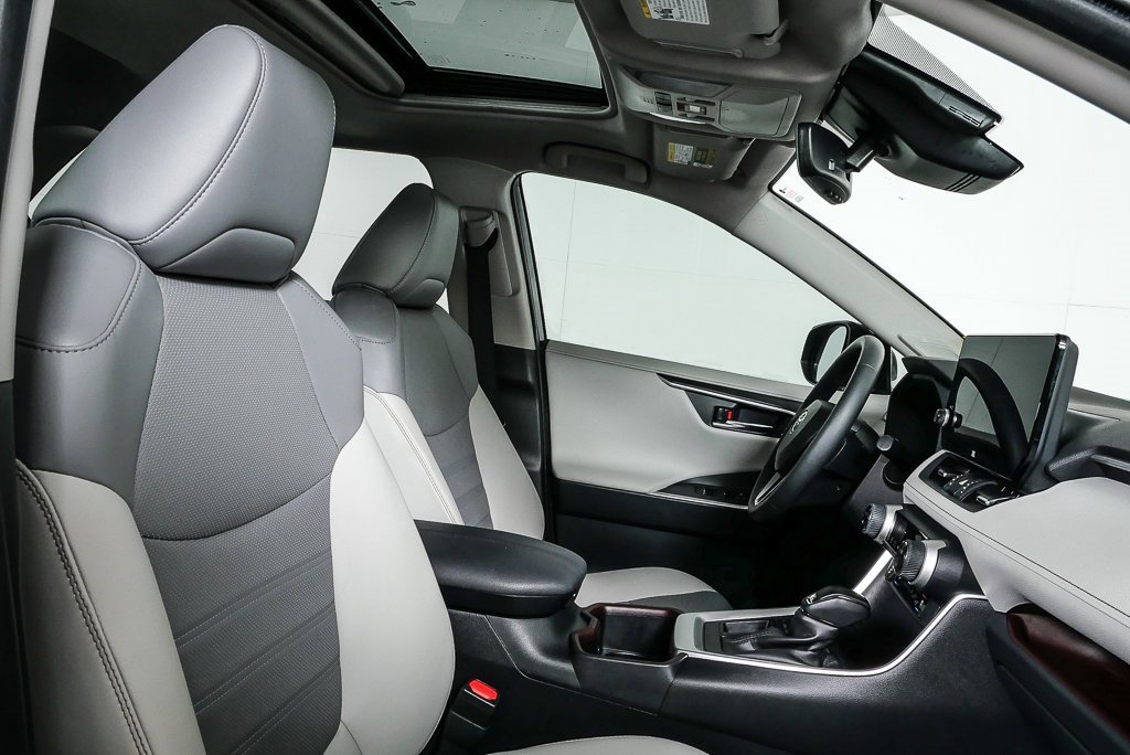 Used 2023 Toyota RAV4 Limited image 23