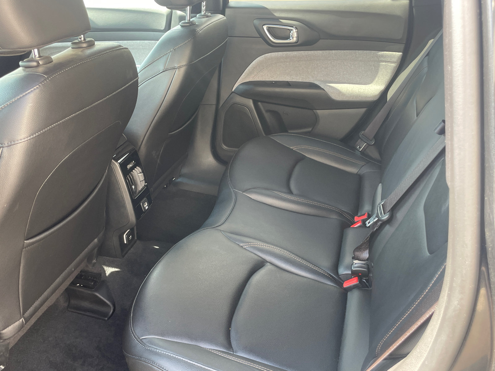 Used 2024 Jeep Compass Latitude AWD/4WD image 21