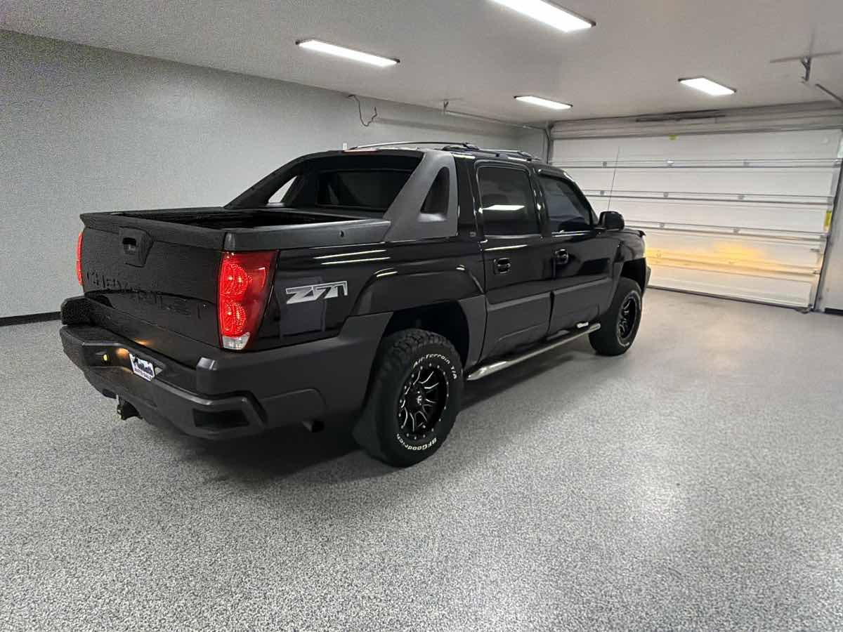 Used 2005 Chevrolet Avalanche Z71 w/ Sun And Sound Package image 3