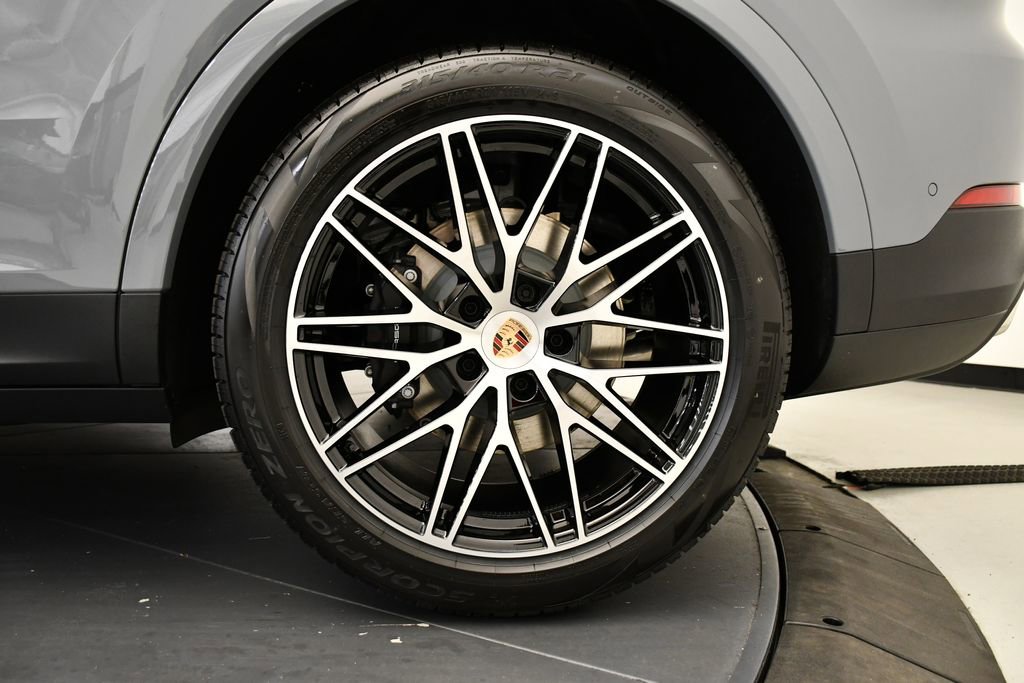 Certified 2025 Porsche Cayenne image 15