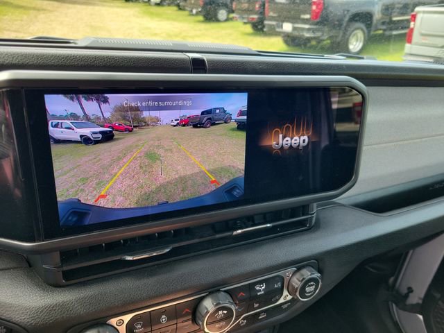 Used 2024 Jeep Gladiator Sport image 18