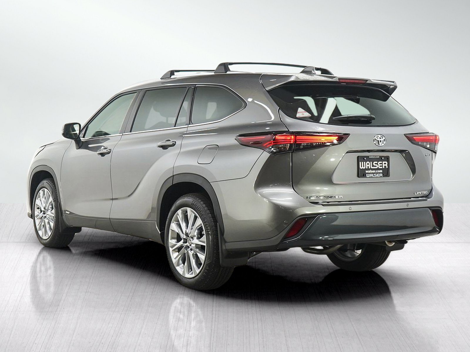 Used 2025 Toyota Highlander Limited AWD/4WD image 3