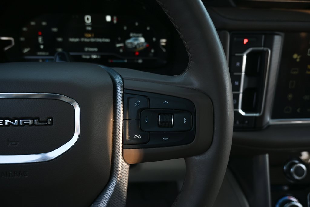 Used 2023 GMC Yukon Denali w/ Denali Reserve Package image 12