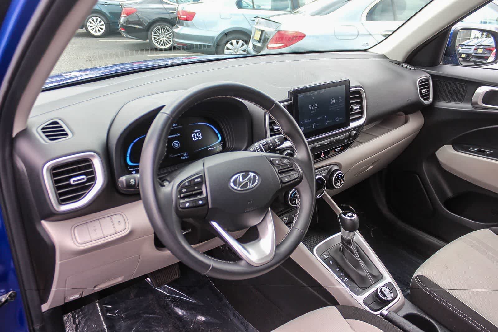 Certified 2024 Hyundai Venue SEL FWD image 22