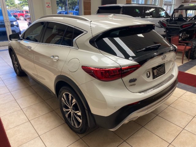 Used 2018 INFINITI QX30 Premium w/ Navigation Package AWD/4WD image 5