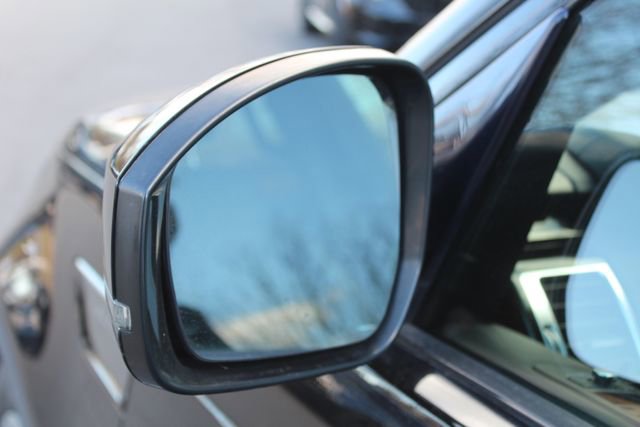 Used 2019 Land Rover Discovery SE image 12