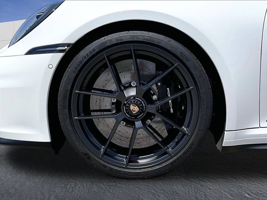 Certified 2025 Porsche 911 Carrera GTS RWD image 11