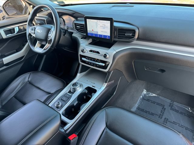Used 2024 Ford Explorer XLT w/ Equipment Group 202A AWD/4WD image 21