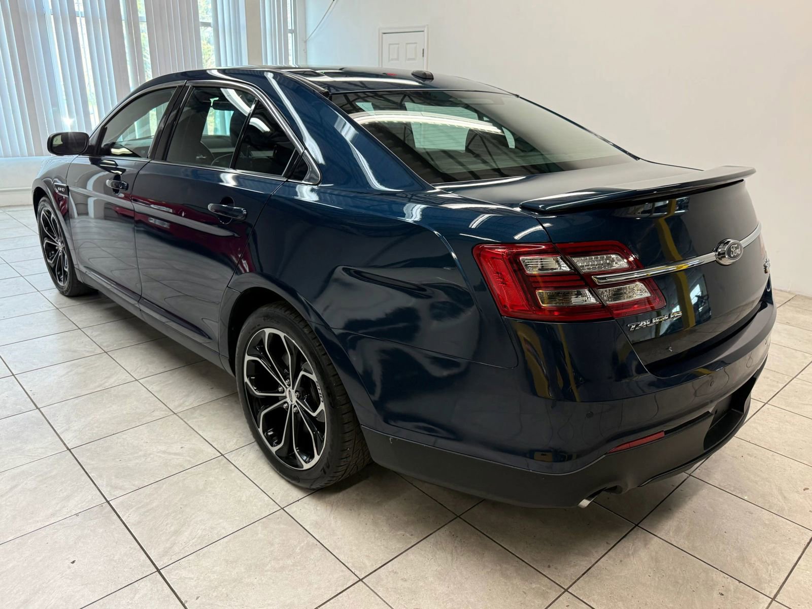 Used 2017 Ford Taurus SHO w/ Driver Assist Package image 7