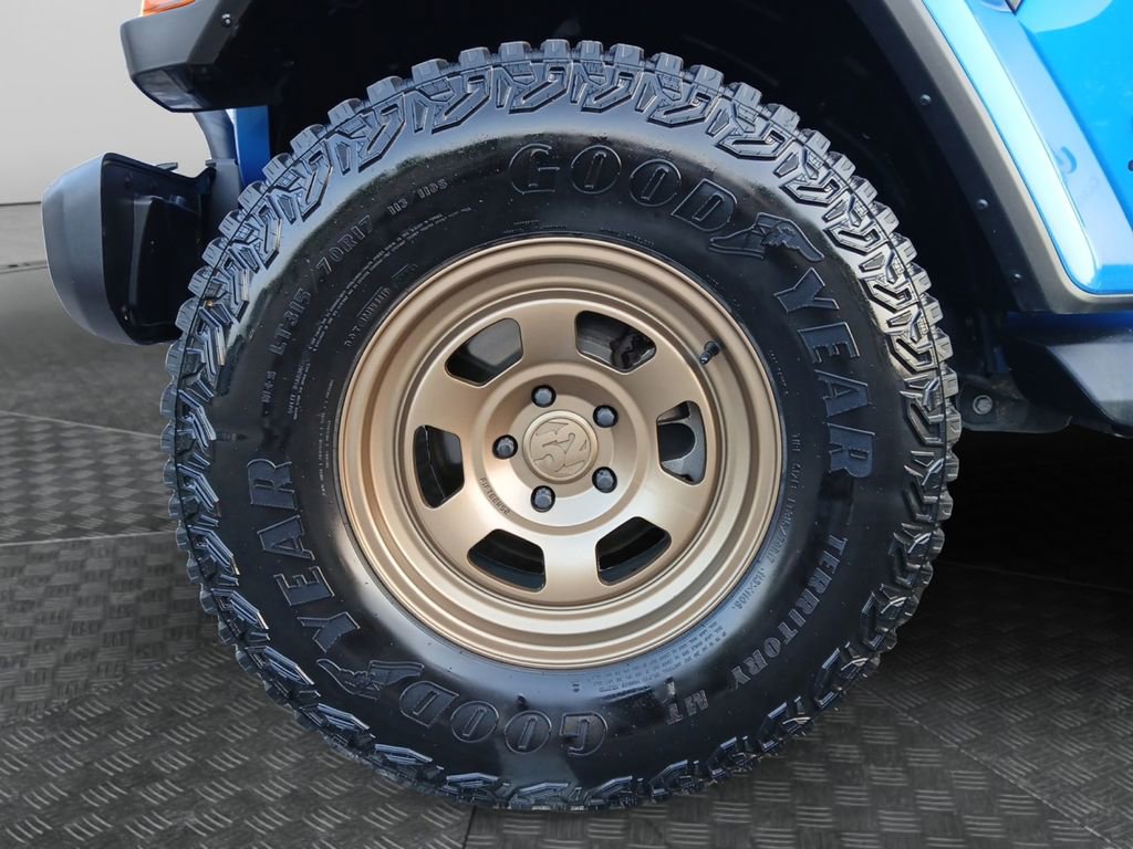 Used 2023 Jeep Gladiator Sport AWD/4WD image 23