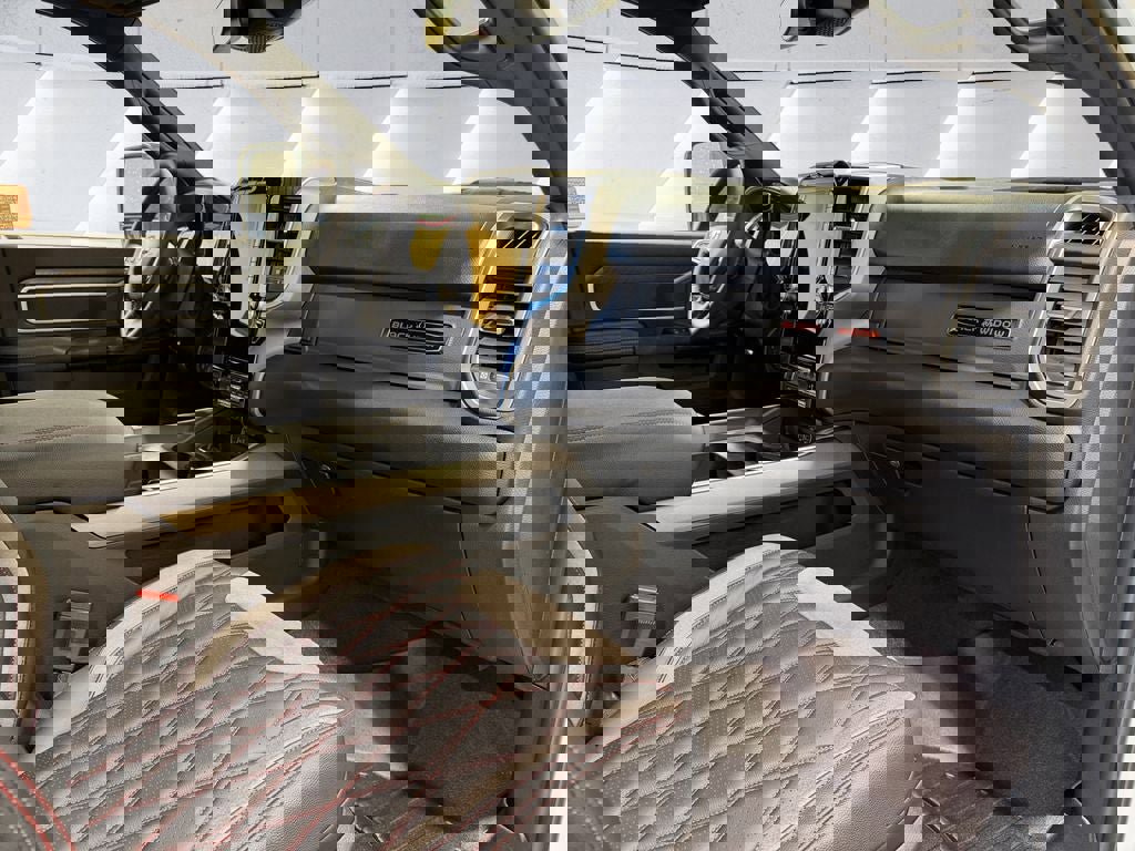 New 2025 RAM 2500 Big Horn AWD/4WD image 16