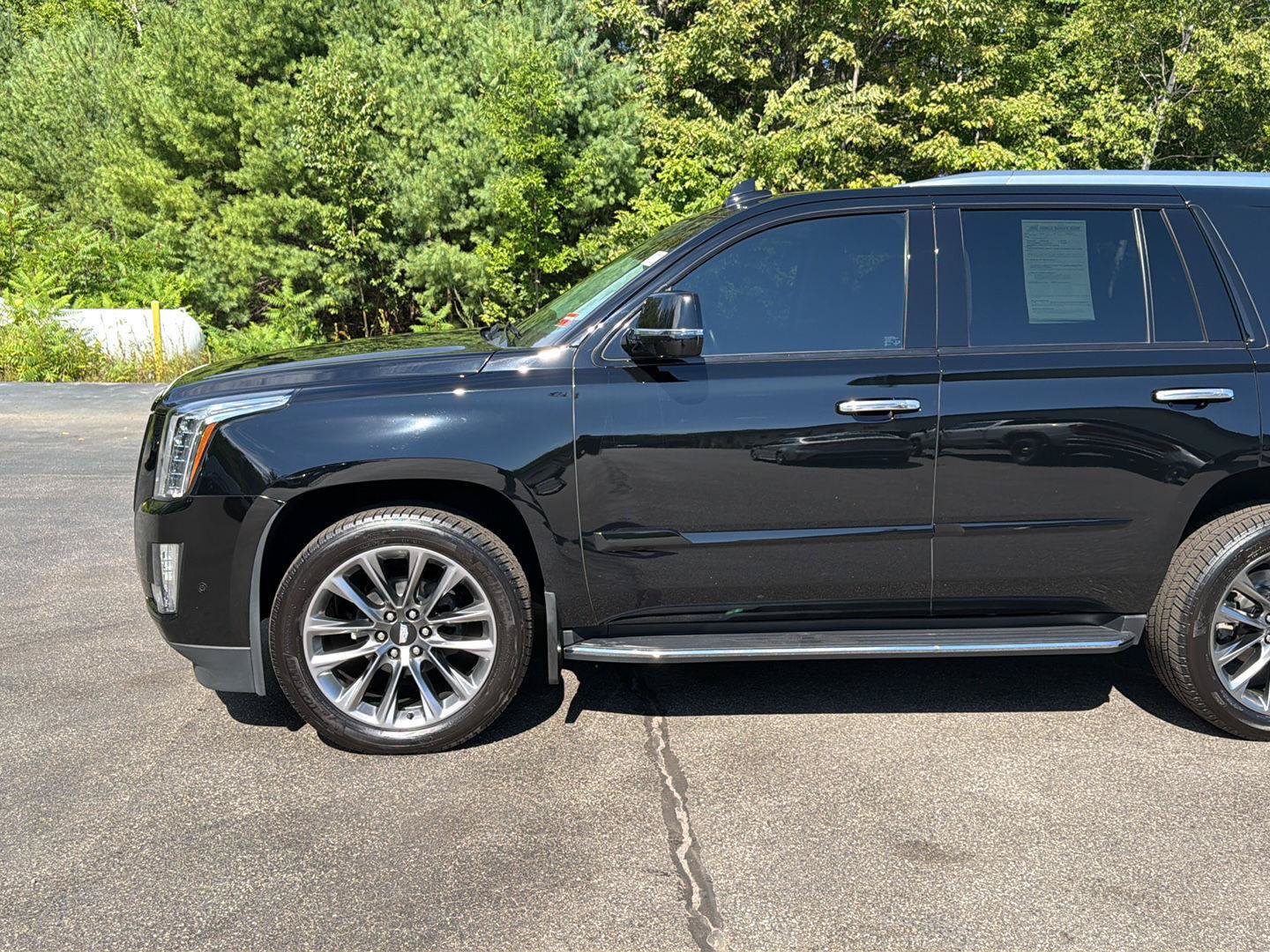 Certified 2020 Cadillac Escalade Premium Luxury w/ Escalade Sport Edition AWD/4WD image 23