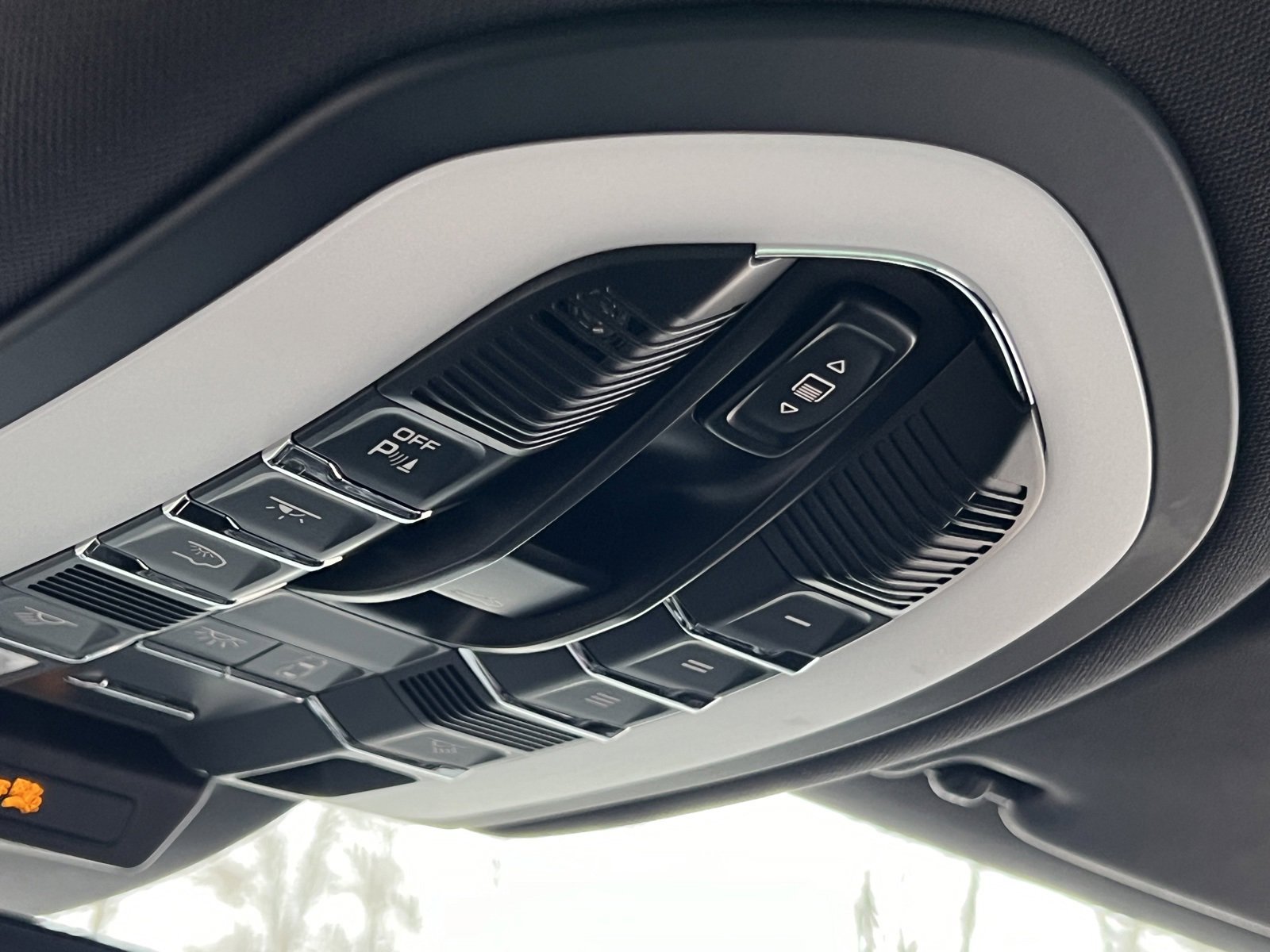 Certified 2025 Porsche Macan image 29