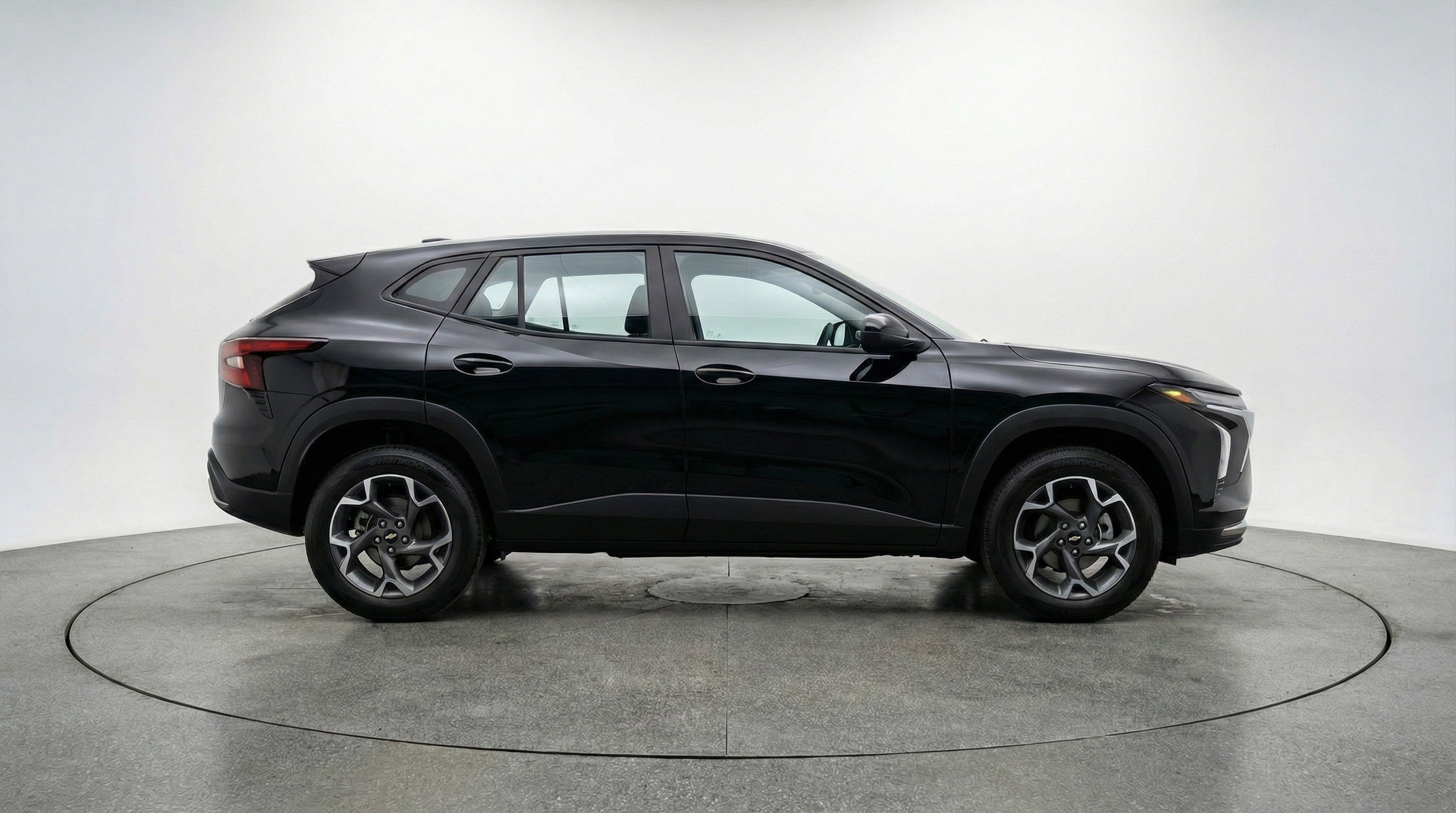 Used 2025 Chevrolet Trax LT image 11