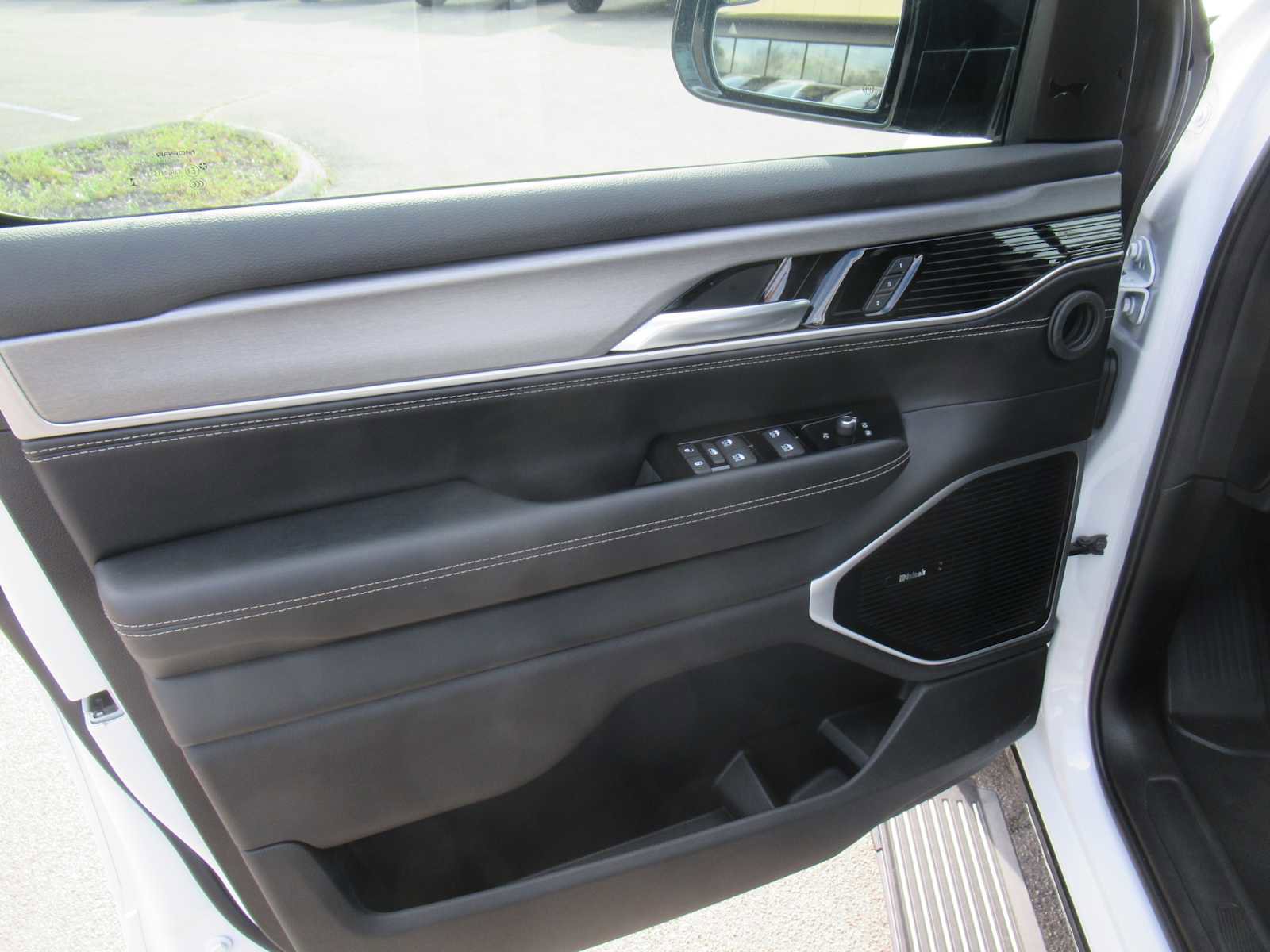 New 2026 Jeep Grand Wagoneer L Series II Obsidian image 17