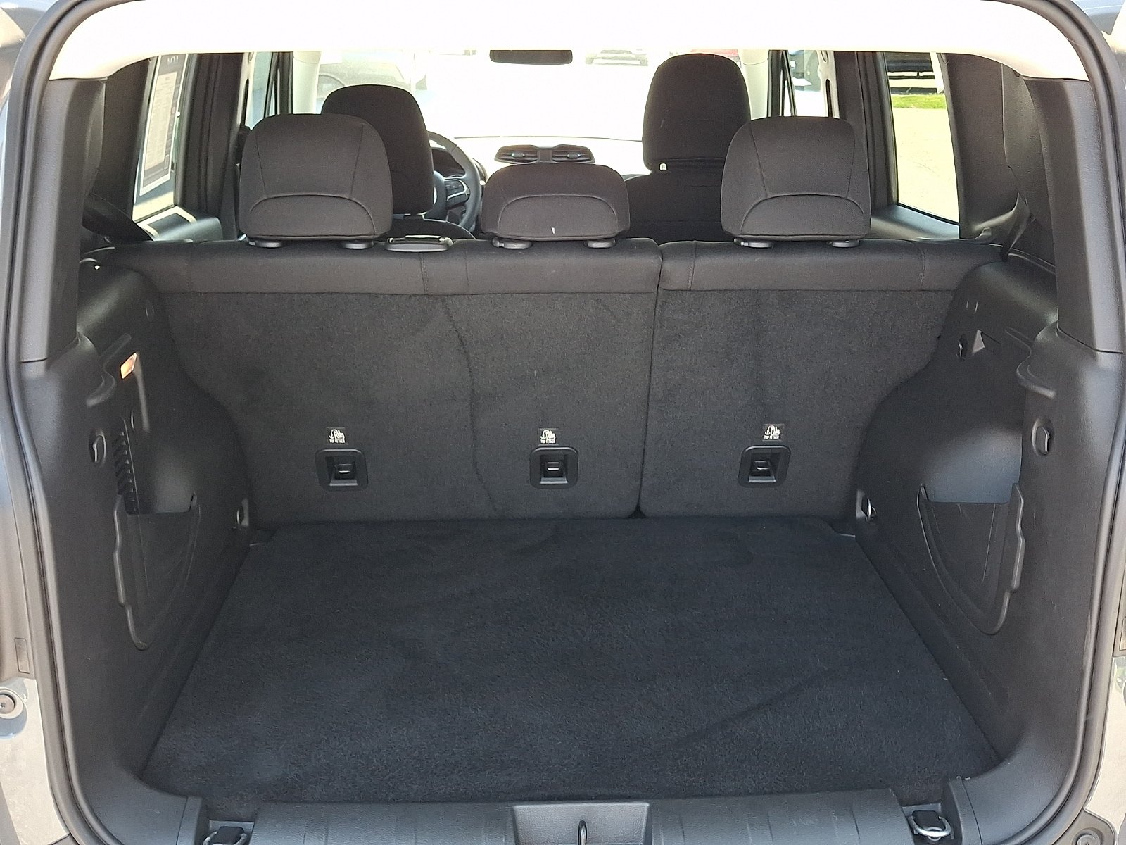Used 2022 Jeep Renegade Latitude AWD/4WD image 30