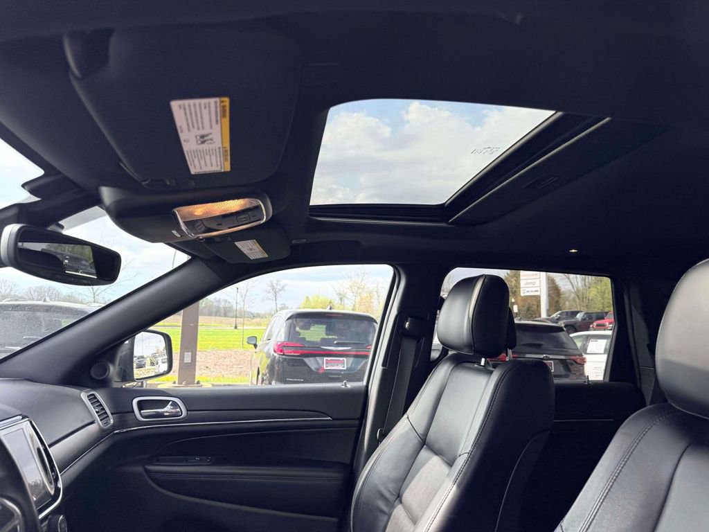 Used 2022 Jeep Grand Cherokee Limited AWD/4WD image 16