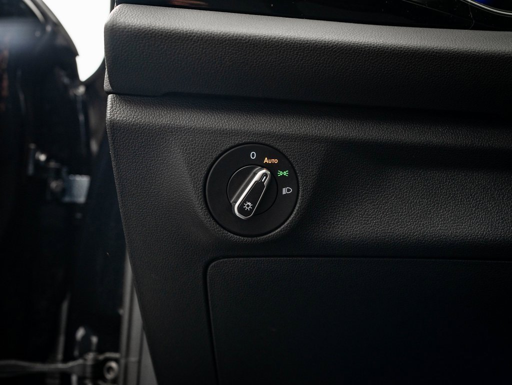 Used 2025 Volkswagen Jetta Sport image 37