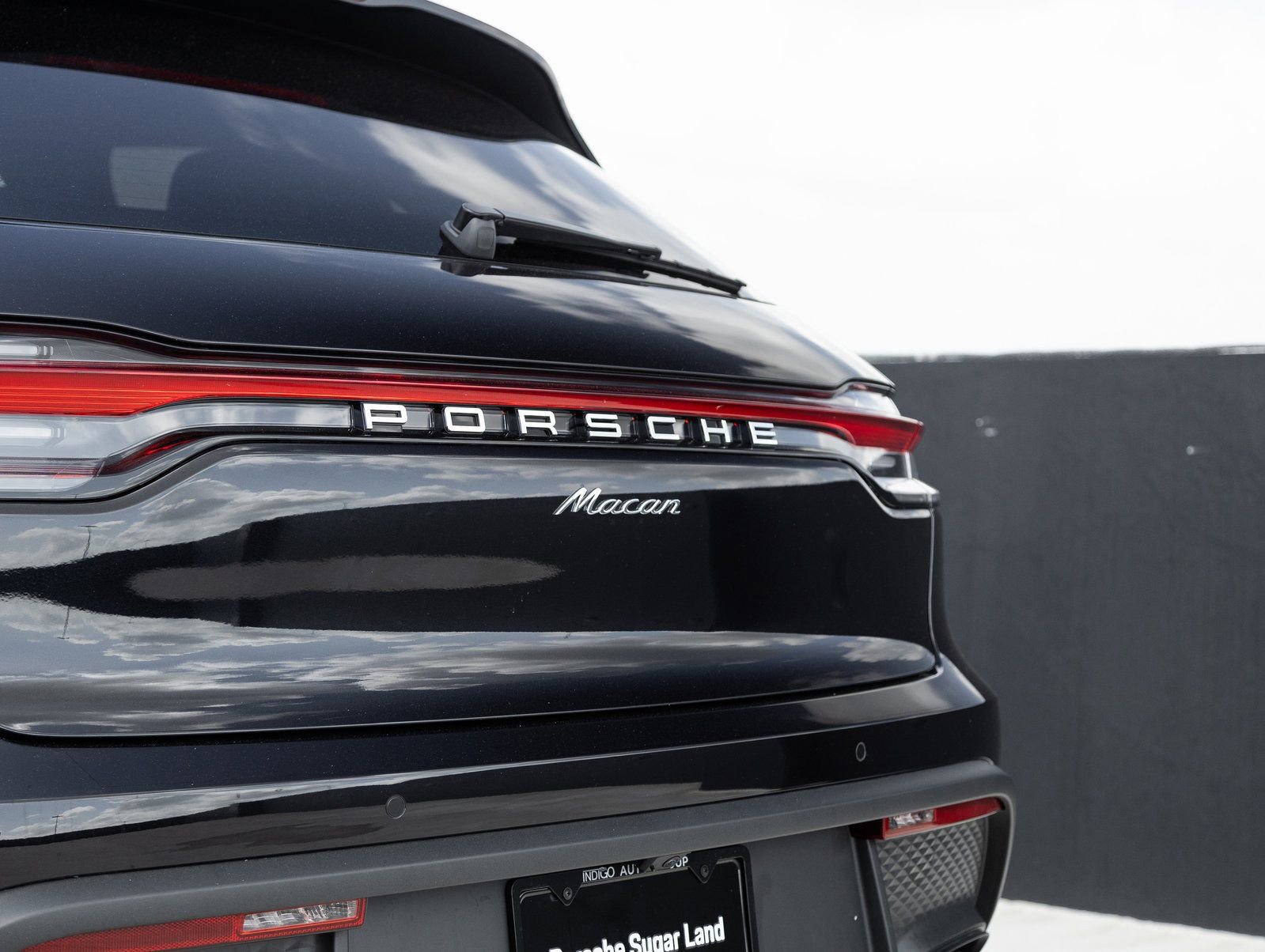 Certified 2025 Porsche Macan image 30