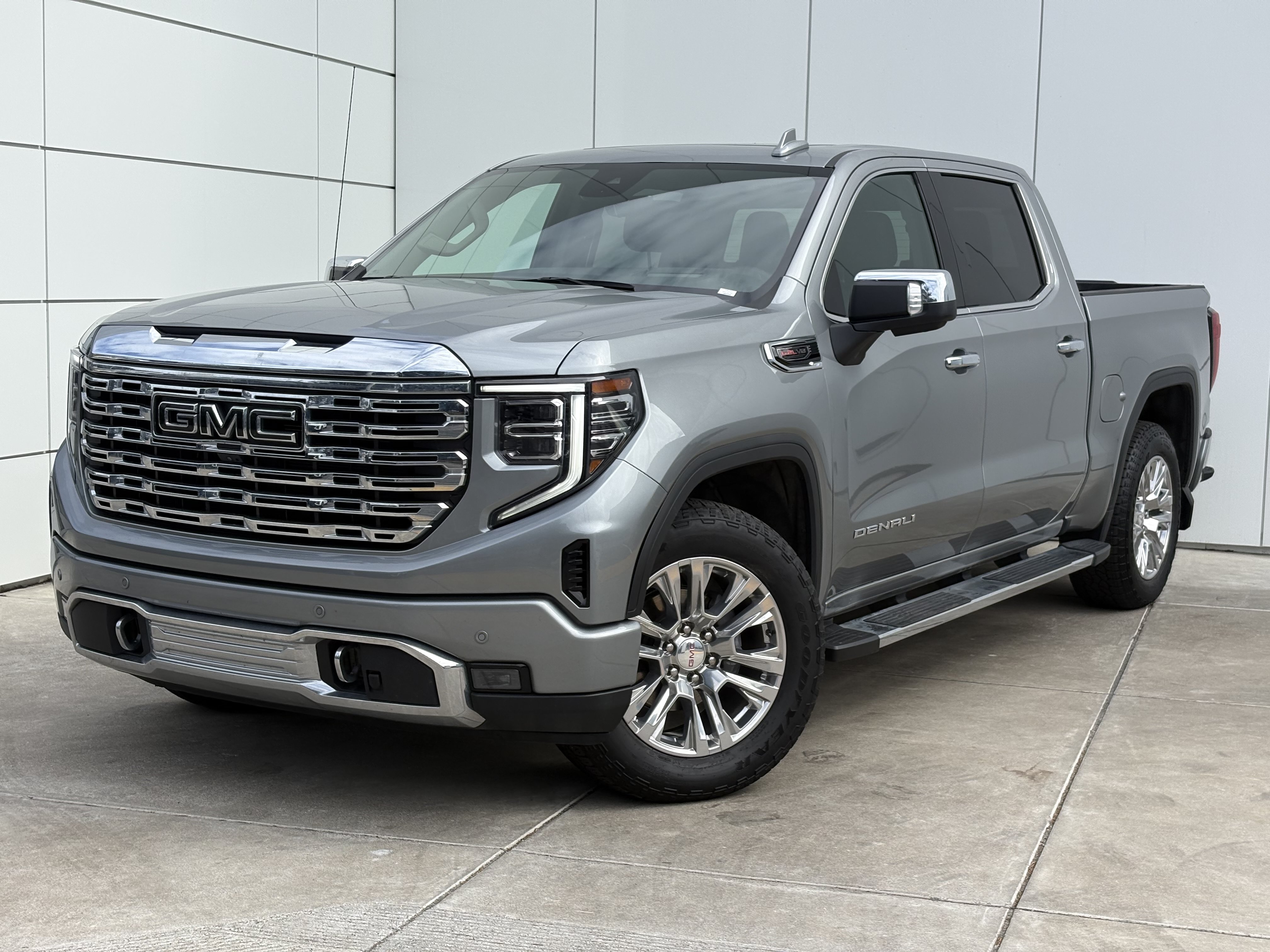 Used 2024 GMC Sierra 1500 Denali w/ Technology Package AWD/4WD image 2