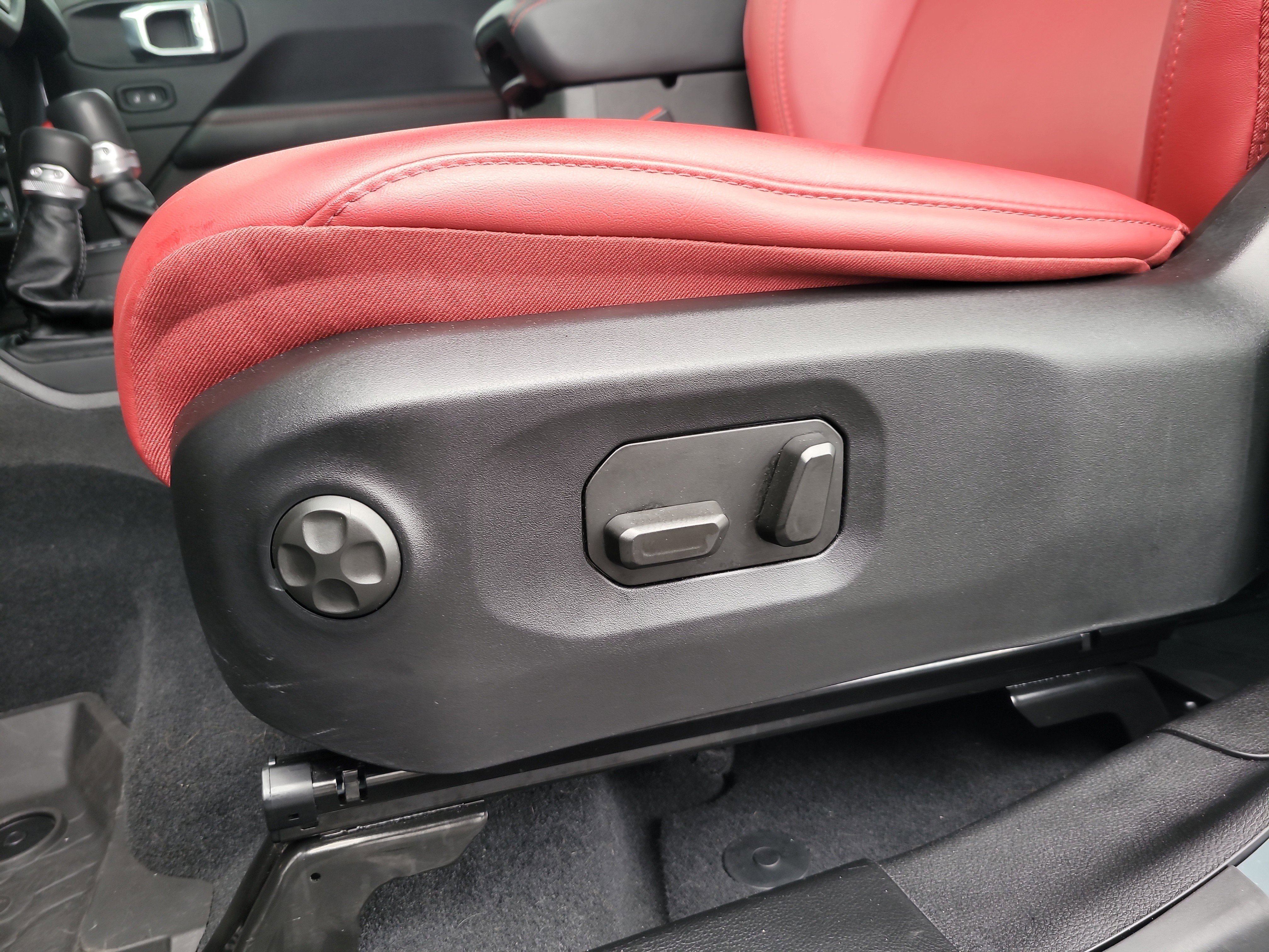 Used 2024 Jeep Wrangler Unlimited Rubicon 392 image 17