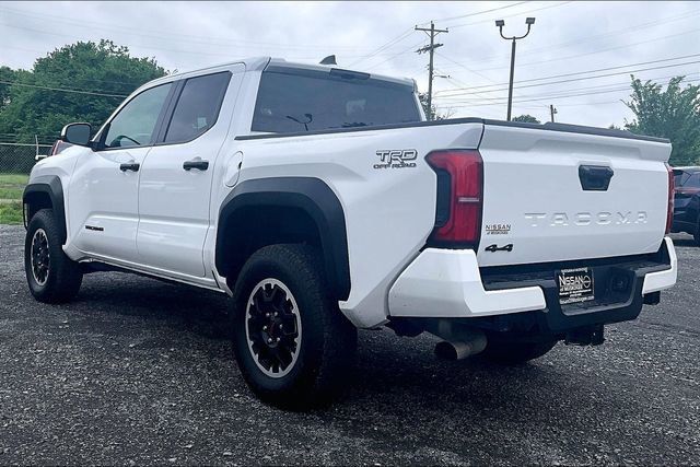 Used 2024 Toyota Tacoma TRD Off-Road AWD/4WD image 4