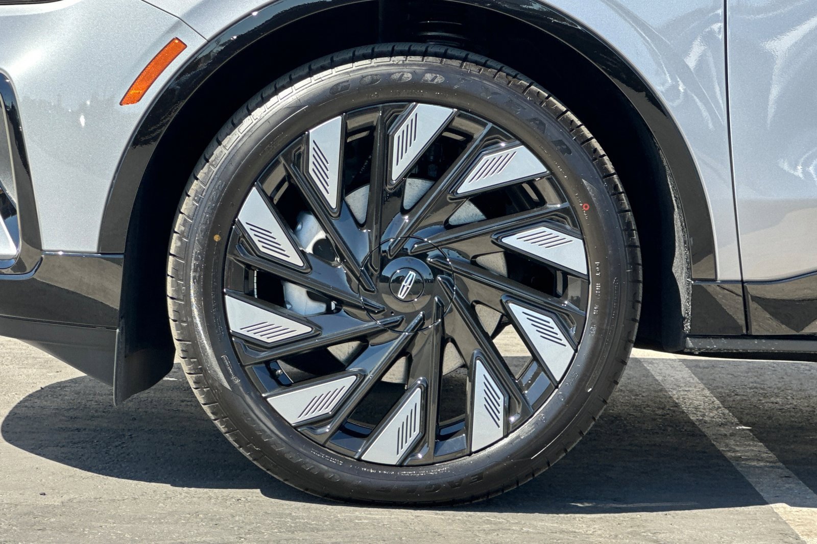 New 2025 Lincoln Nautilus Reserve w/ Jet Appearance Package image 24