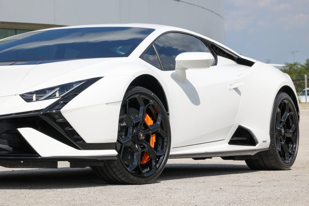 Used 2024 Lamborghini Huracan Tecnica RWD image 11