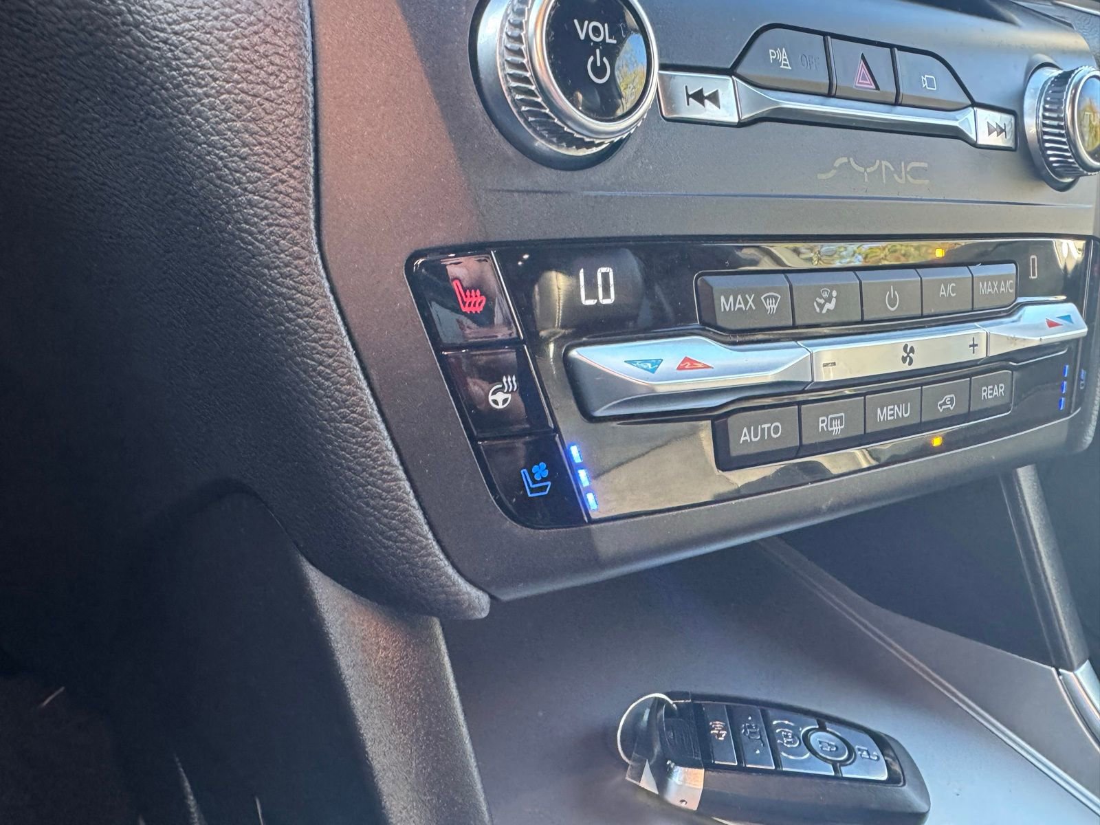 Used 2020 Ford Explorer Limited w/ Class III Trailer Tow Package image 25