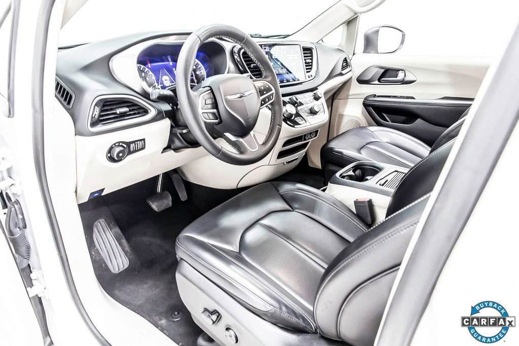 Used 2023 Chrysler Pacifica Touring-L image 25