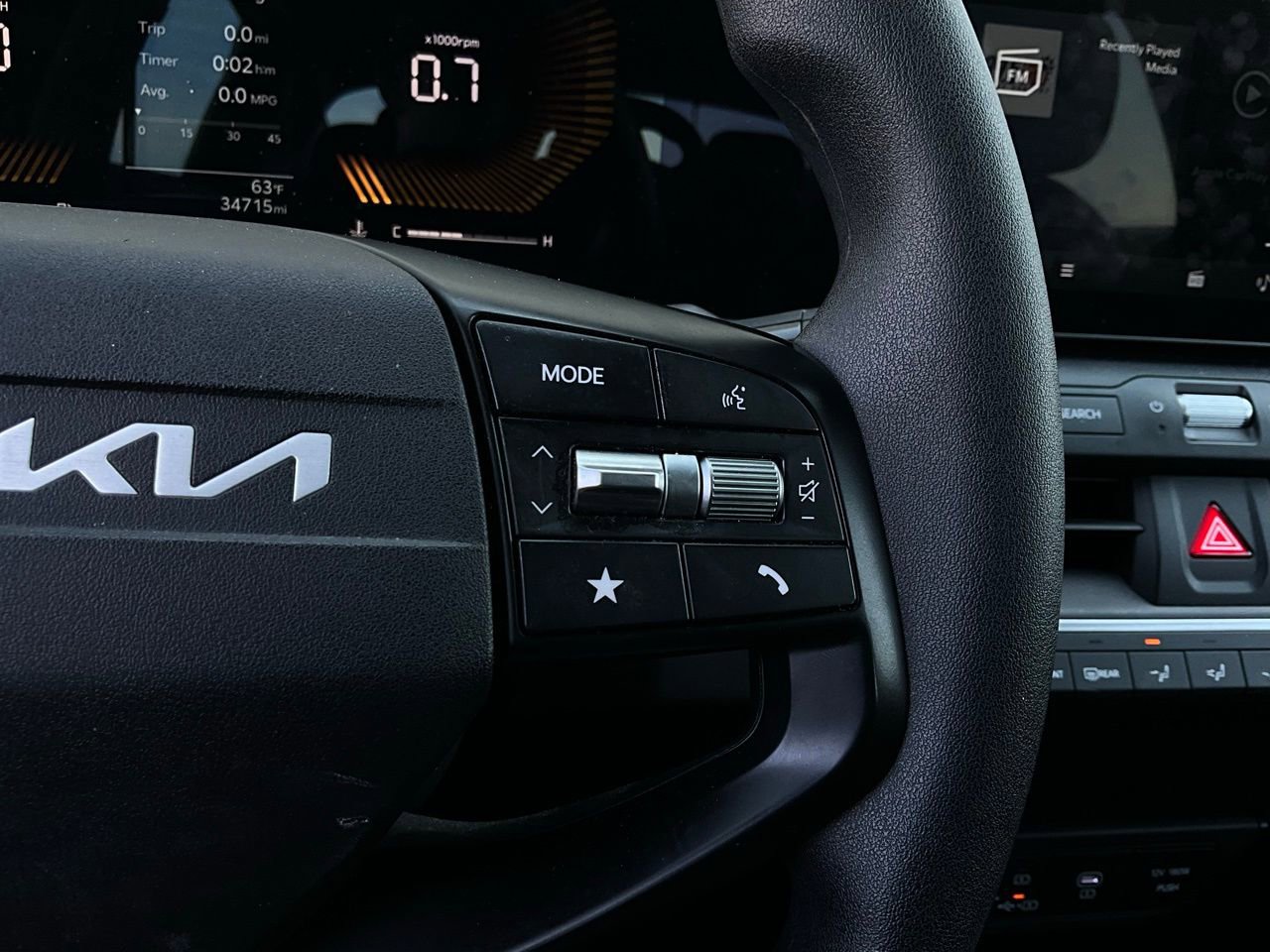 Used 2025 Kia K4 LXS image 35