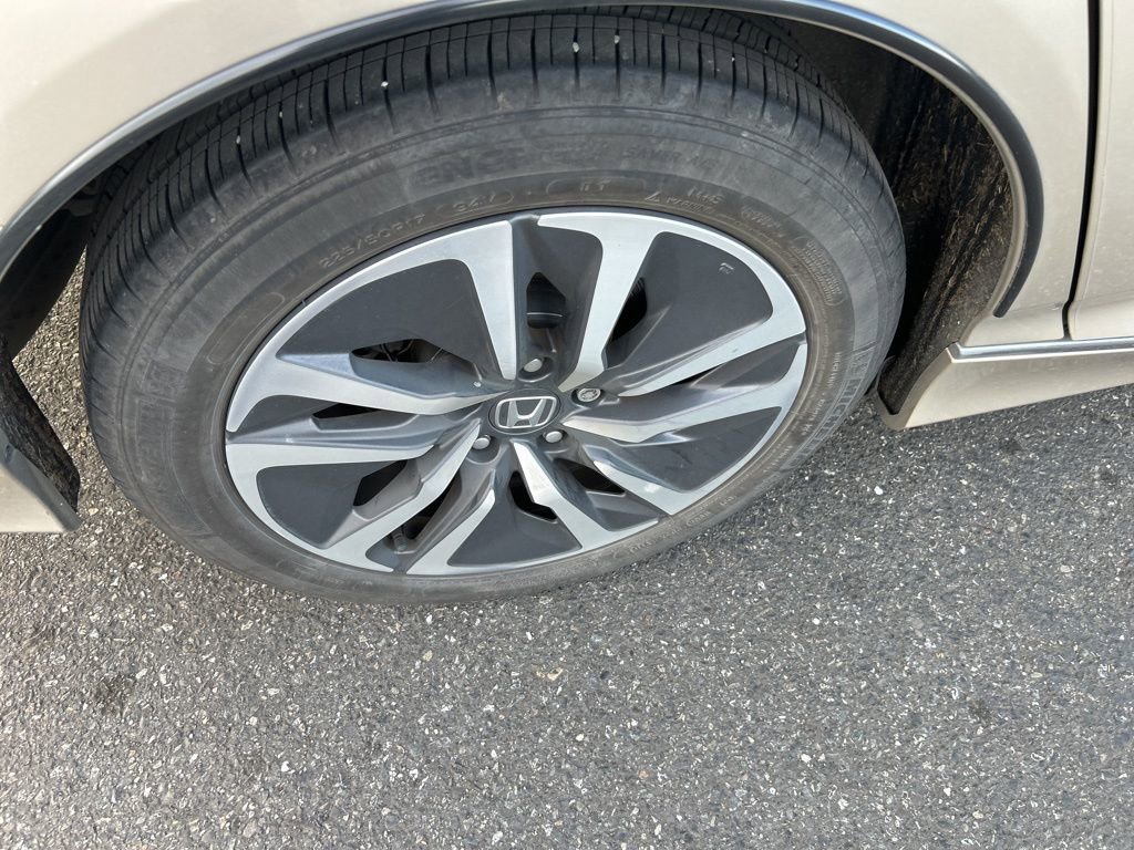 Used 2019 Honda Accord Touring image 9
