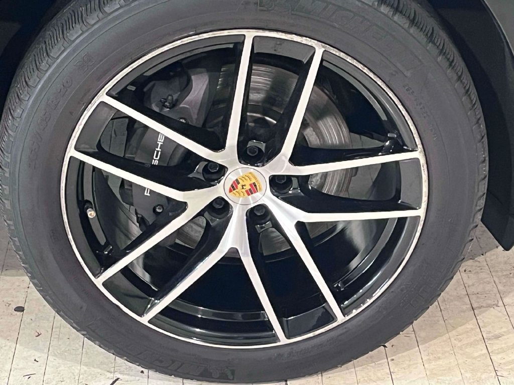 Used 2023 Porsche Macan AWD/4WD image 16