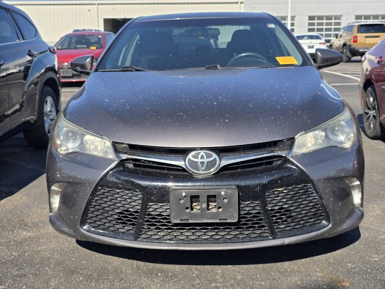 Used 2016 Toyota Camry SE image 2