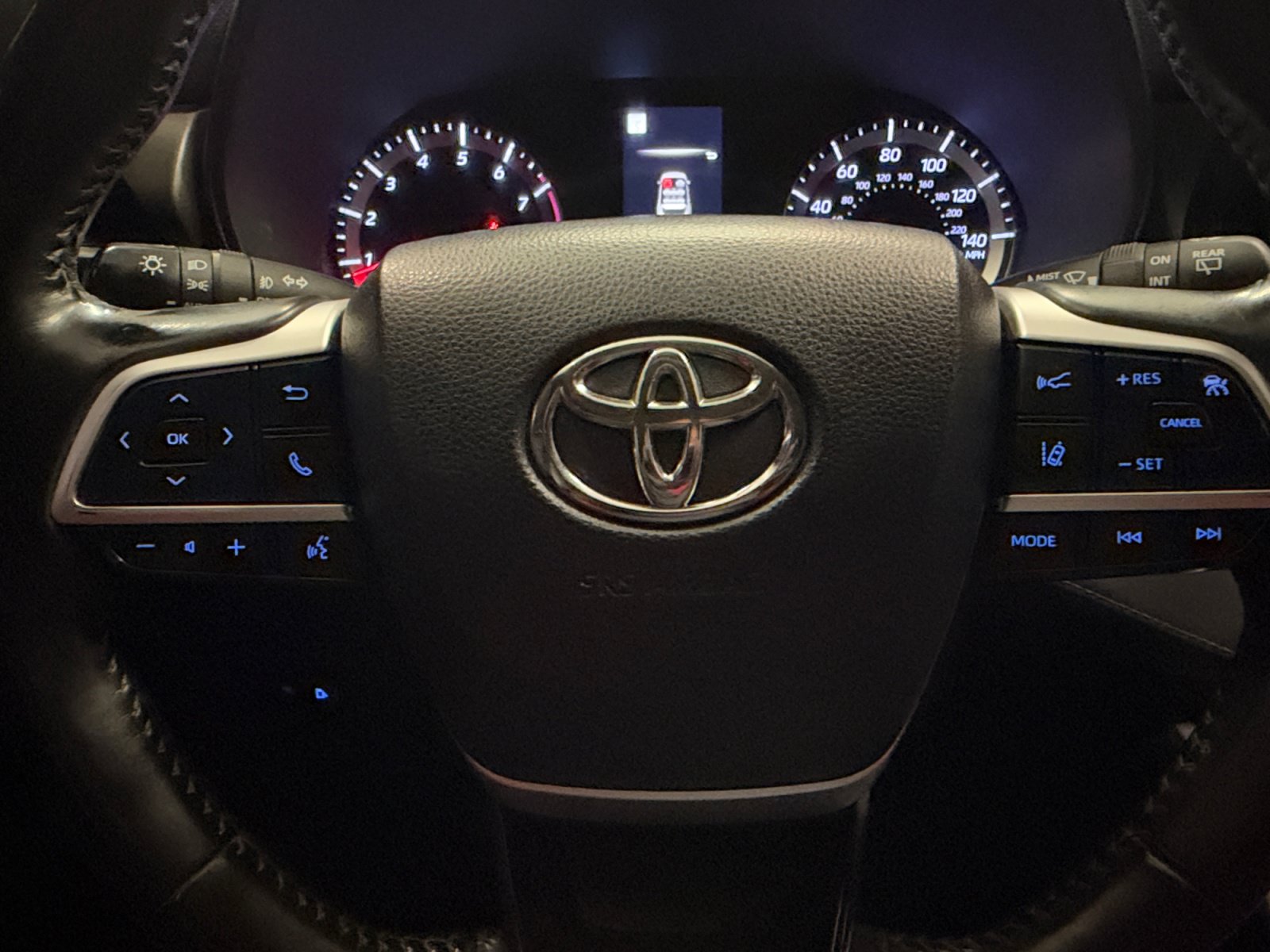 Used 2022 Toyota Highlander LE FWD image 18