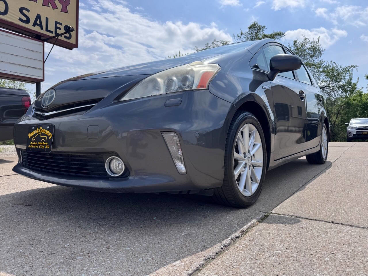 Used 2013 Toyota Prius V Five FWD image 1