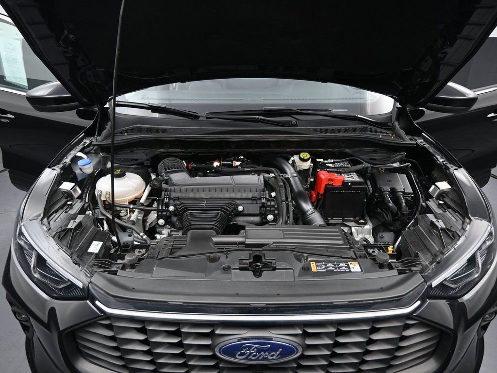 Used 2025 Ford Escape Platinum image 37