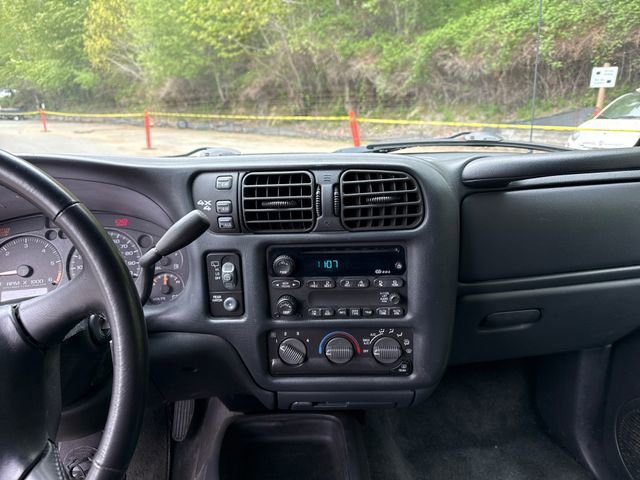 Used 2003 Chevrolet Blazer LS w/ Preferred Equipment Group AWD/4WD image 19