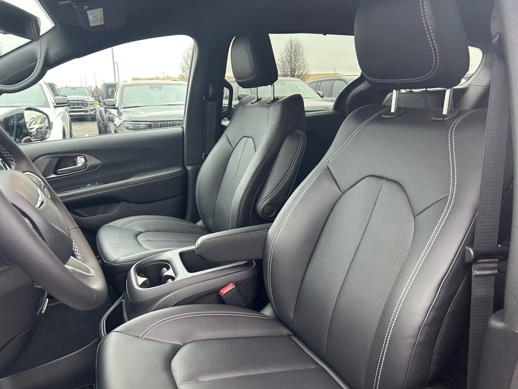 New 2026 Chrysler Voyager LX image 20