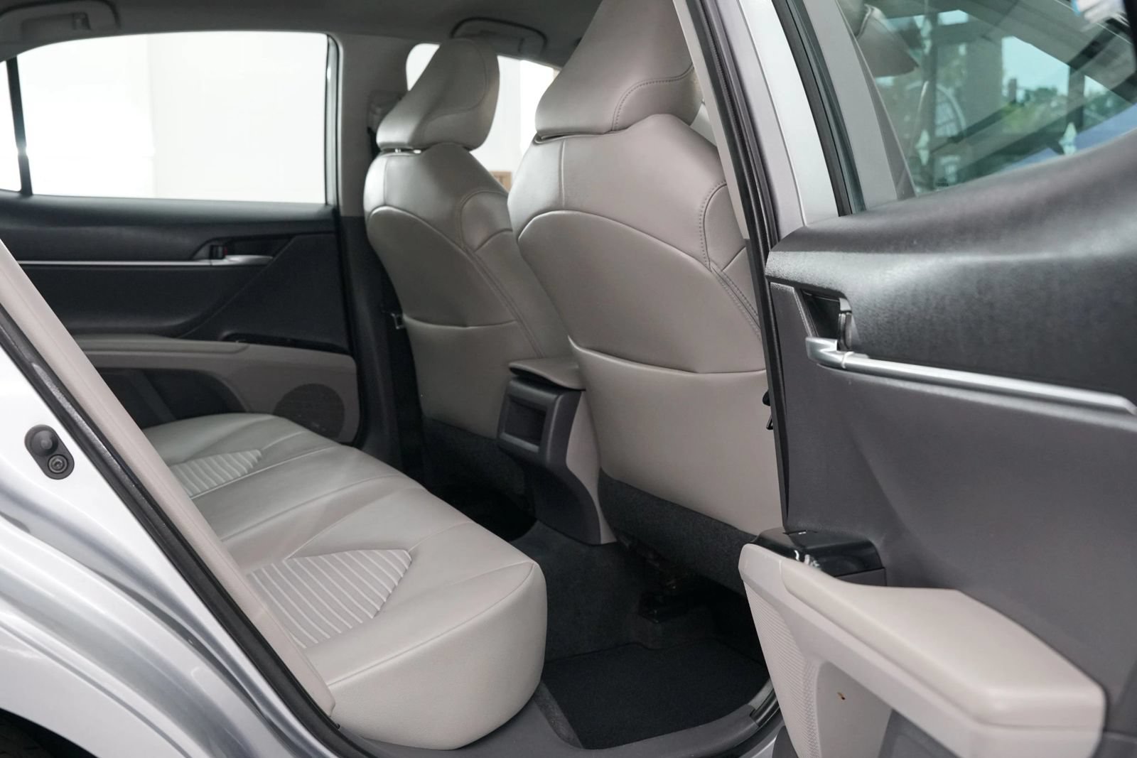 Used 2020 Toyota Camry SE FWD image 28