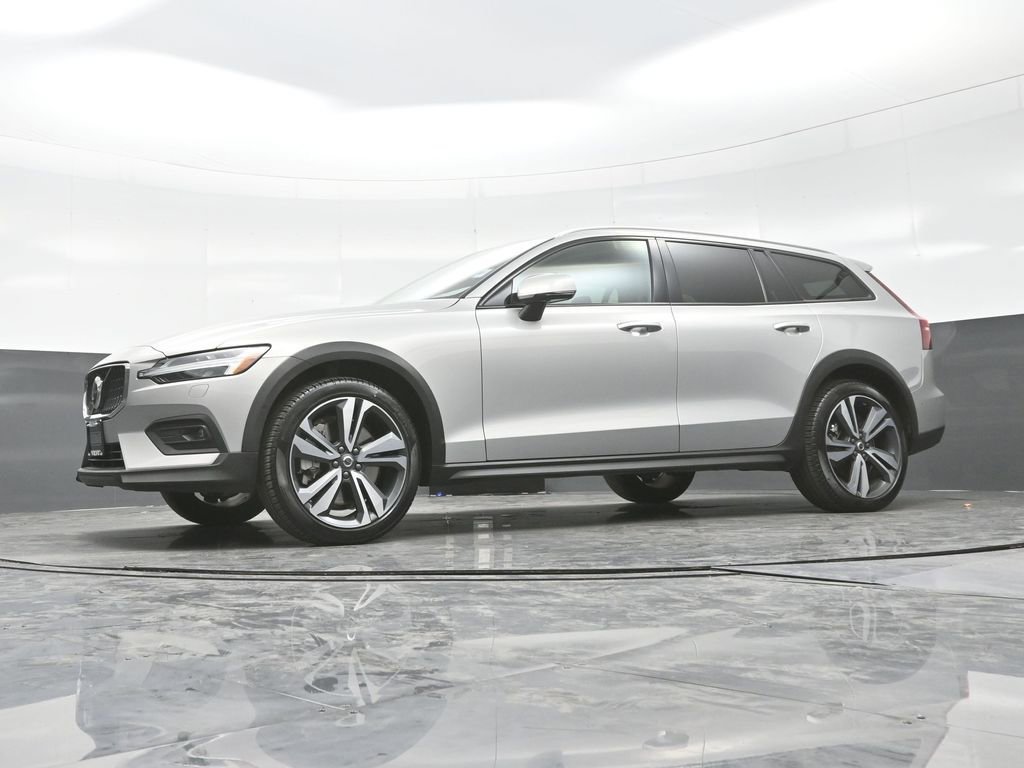 Used 2025 Volvo V60 B5 Cross Country Plus AWD/4WD image 19
